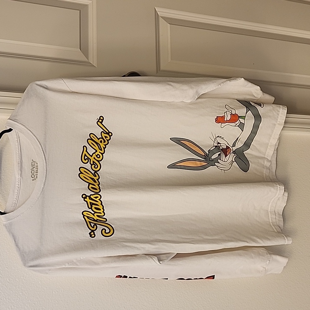 Medium Looney Tunes Bugs Bunny shirt